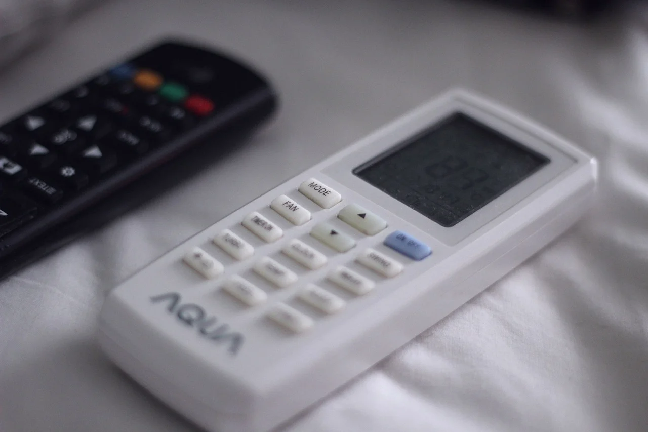 Klimatyzatory czy pompa ciepła? Dowiedz się, która opcja jest najlepsza dla Twojego domu!